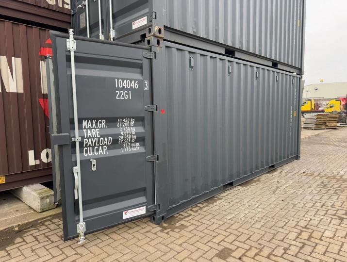 Grijze zeecontainer
